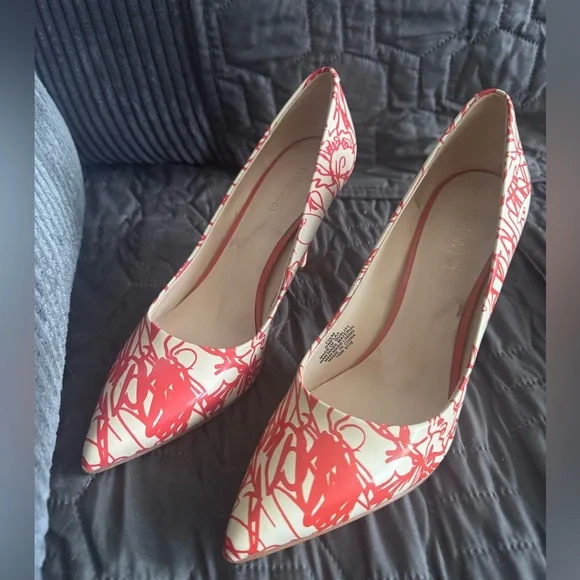 Nine West stylish dress pump
Shoe size 7.5
Originally $50, worn 3 times only - Picture 3 of 12